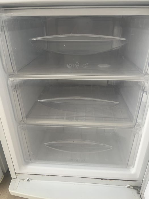 Продам холодильник на запчасти