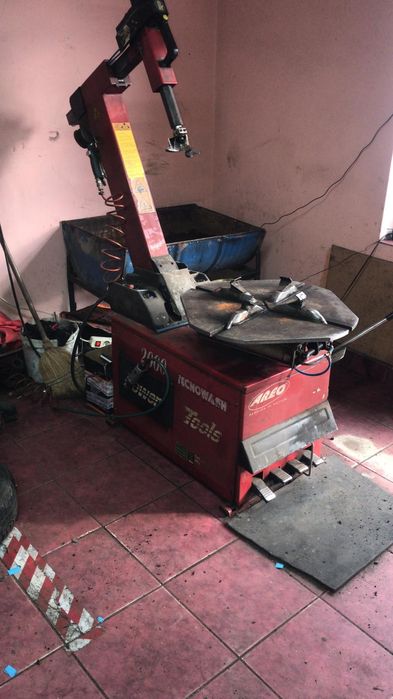 Vand Mașină dejantat + mașină echilibrat roți TECNOWASH