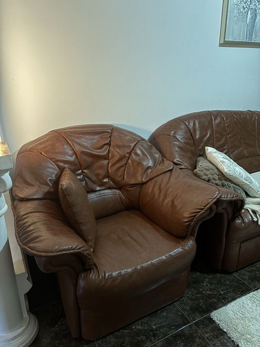 Coltar din piele maro extensibil