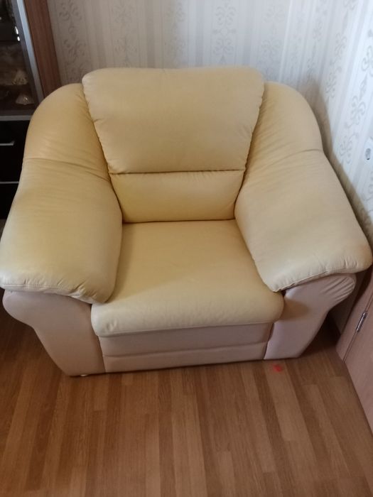 Продам кожаное кресло в отличном состоянии