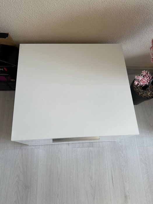 Неразличимо от ново Нощно шкафче