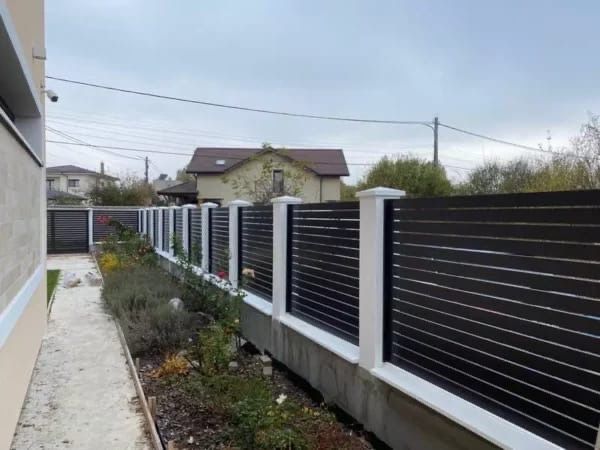 Garduri si porti din sipca metalica, panouri stil jaluzele, tabla cutata, plasa bordurata, fier forjat, BCA si beton si alte modele disponibile