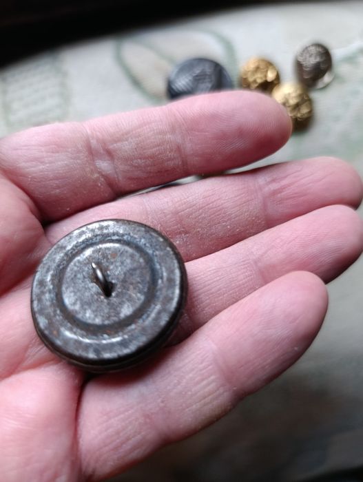 Пуговицы старинные крупные