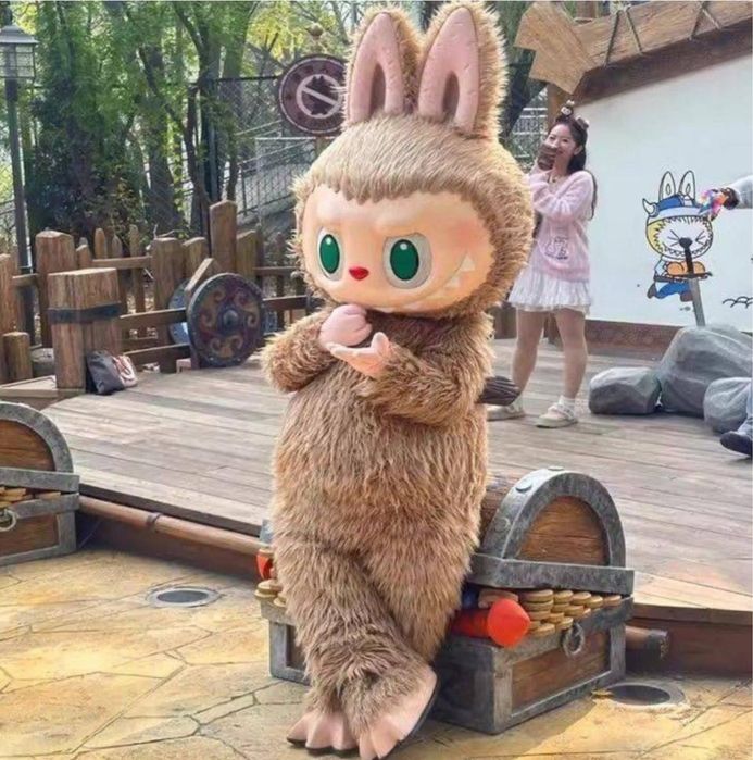 Аниматоры Лабубу, Кроми, Кинг Конг, костюмы Дедмороза и Снегурочка