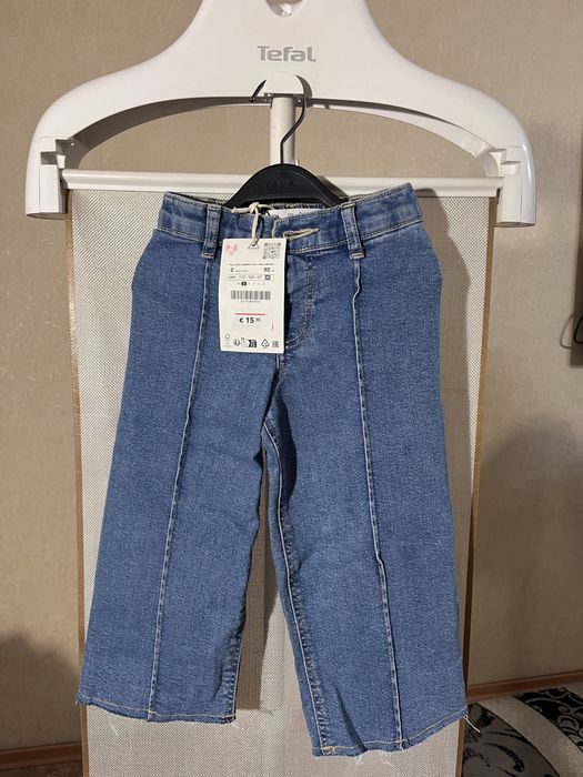 Zara джинсы 2 г на девочку