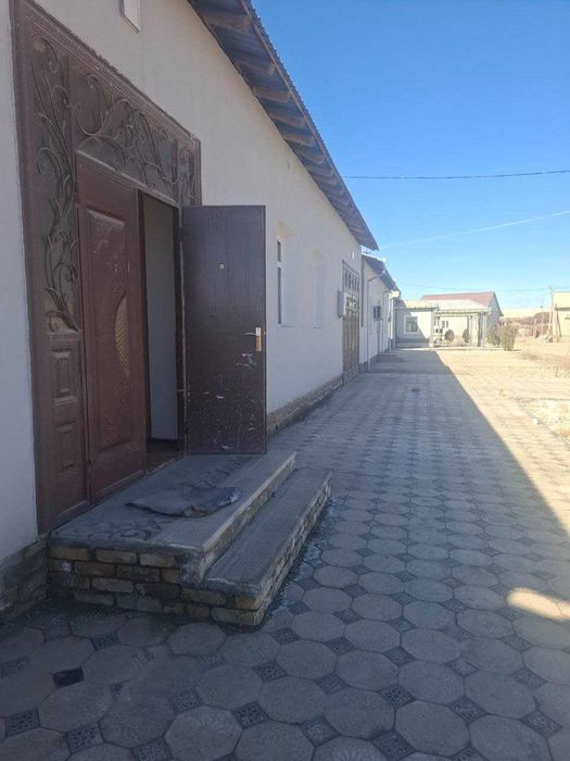 Uy sotiladi 1200 kv/m  hovli joy