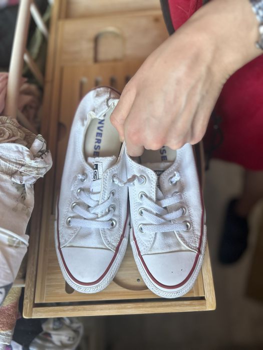 Tenesi Converse, masura 37, albi