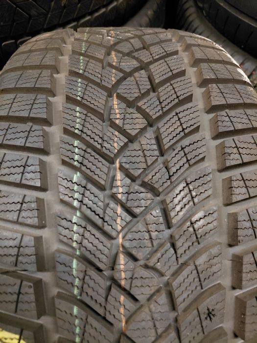 245/40/19" Goodyear 1бр.гуми.