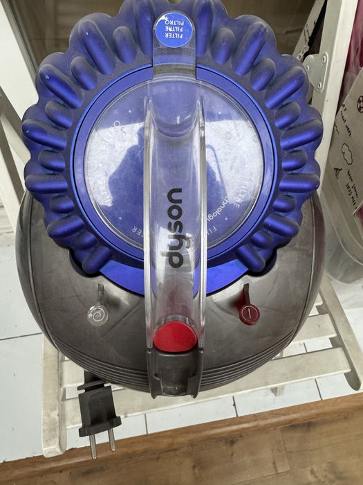 Продам пылесос dyson big bal
