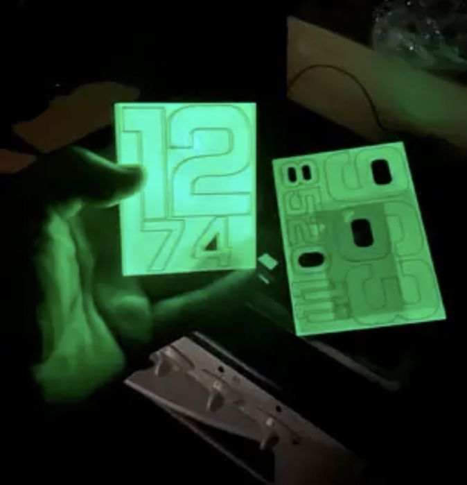 Продам Часы настенные Светятся в темноте Новые