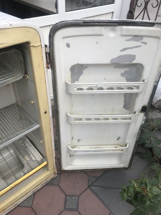 Продам холодильник советский