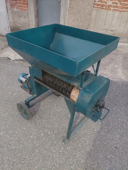 Бадеми!Премахване на зелената обвивка!