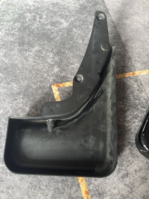 Продам брызговики на Cadillac Escalade