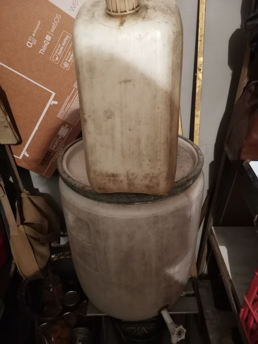 Бидони за домашна употреба.