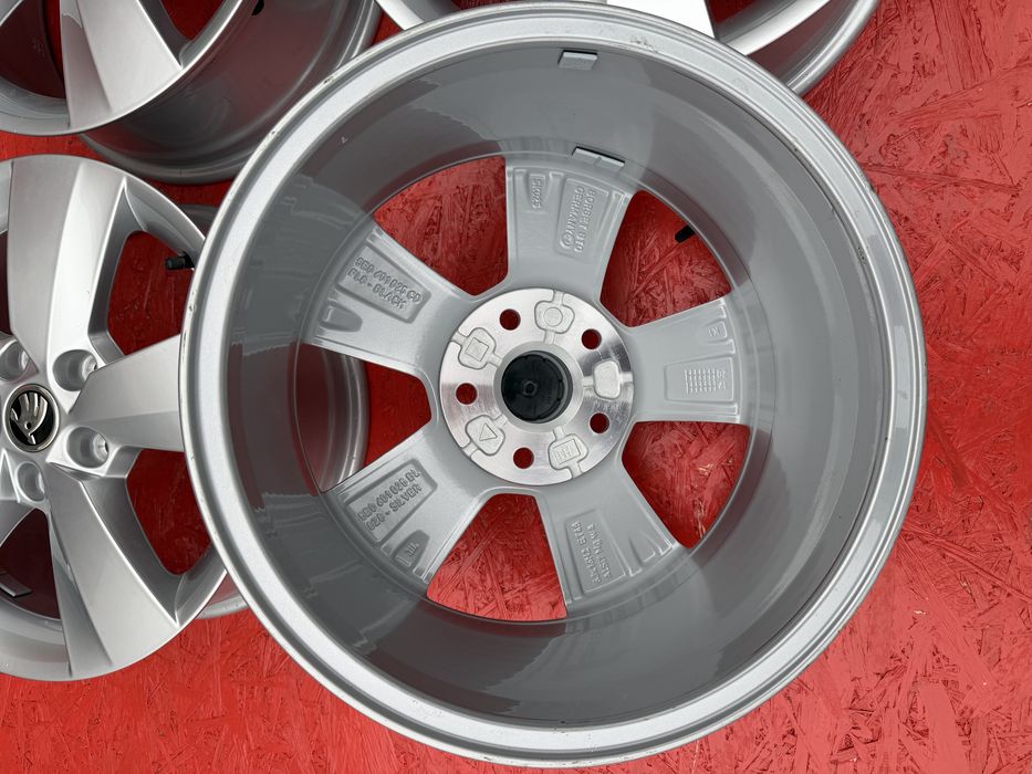 Jante Noi originale Skoda R16