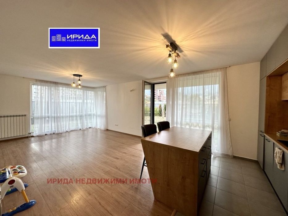 Просторен тристаен апартамент в квартал Манастирски ливади с двор