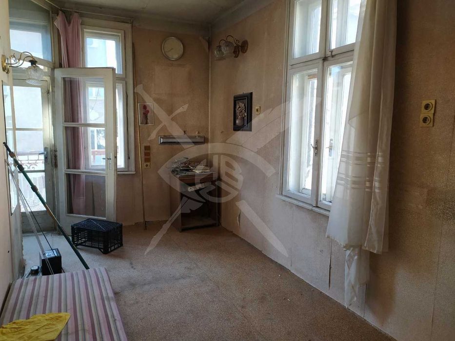 Продава се Къща в София, Яворов - 180 кв.м за 4167 €/кв.м - Снимка #2