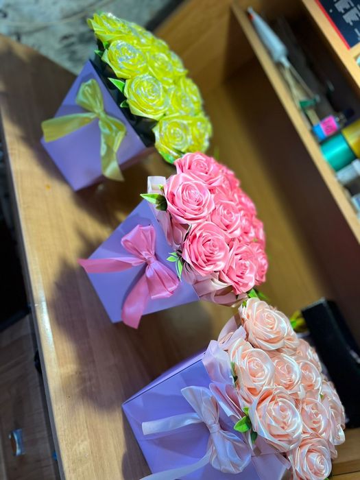 Букеты роз из атласных лент