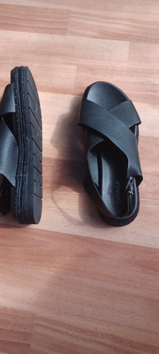 Sandale              .