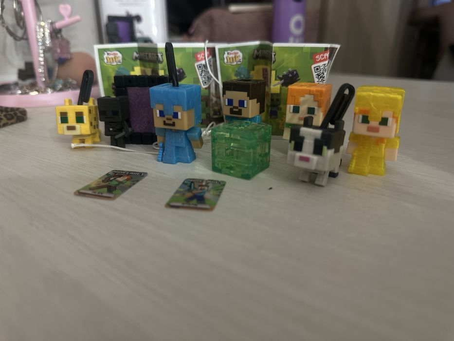Продам фигурки майнкрафт киндер