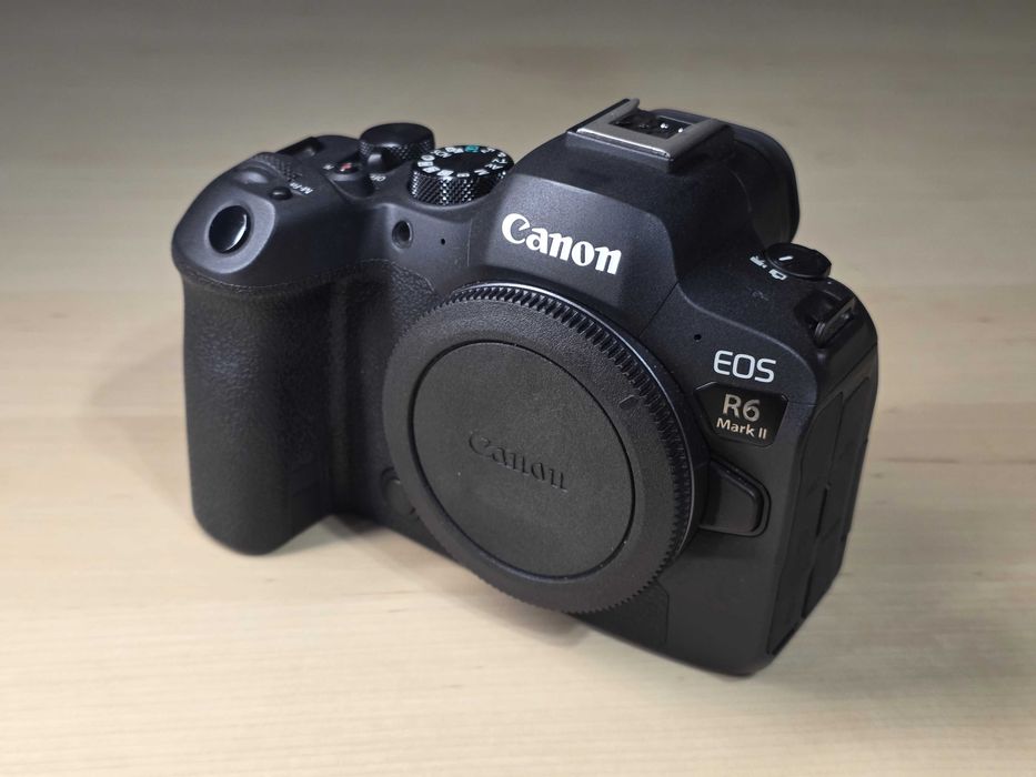 Canon EOS R6 Mark II КАТО НОВ!!! Фотоапарат 2X Батерии TILTA Half Cage