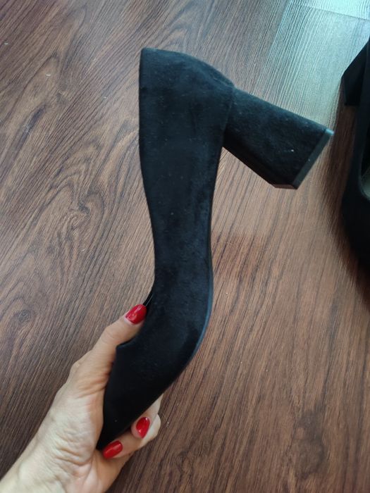 Нови обувки на ток