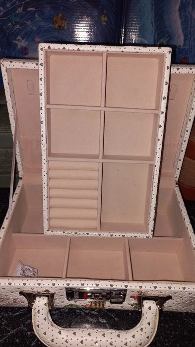 Шкатулки для украшений