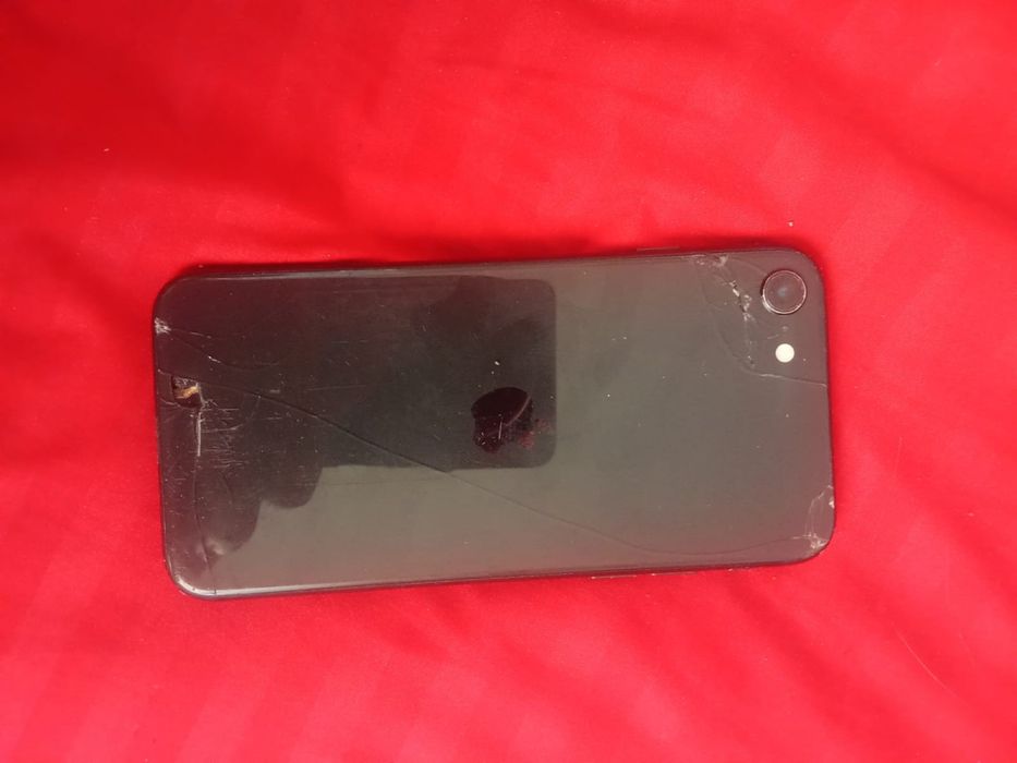 Обмен толька Iphone Se2020