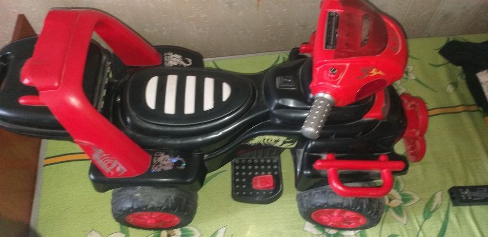 Машинка детская продается