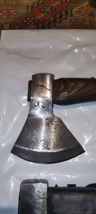 Топор из дамасской стали.