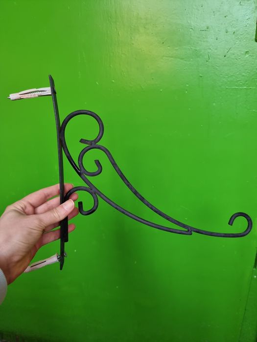 Стойка за цветя с дюбели