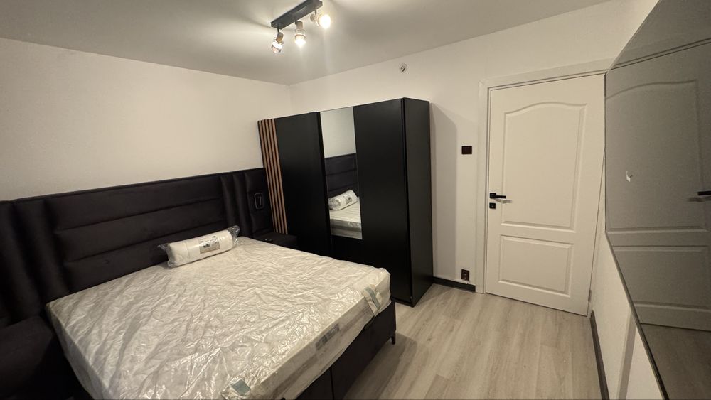 Apartament 3 camere de inchiriat ZONA PIATA APUSULUI