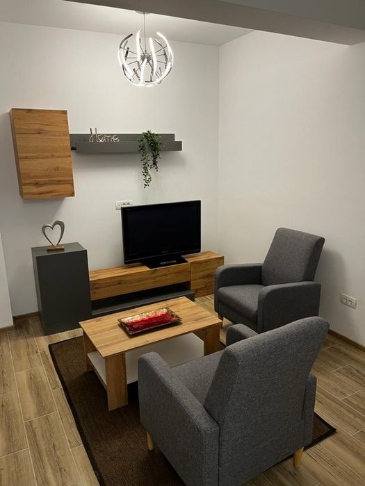Inchiriez apartament cu 3 camere MODERN!