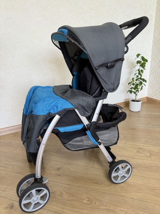 Коляска бренда Chicco