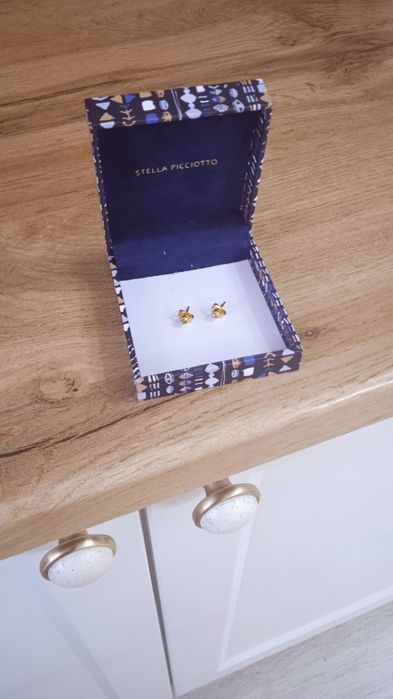 Серьги- пусеты медицинские  зелёный камешек