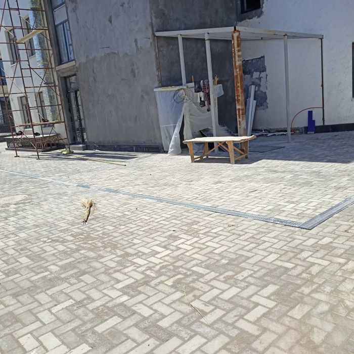 Лоток пп хромли кришкаси билан. Брусчатка ва паркинглар учун.