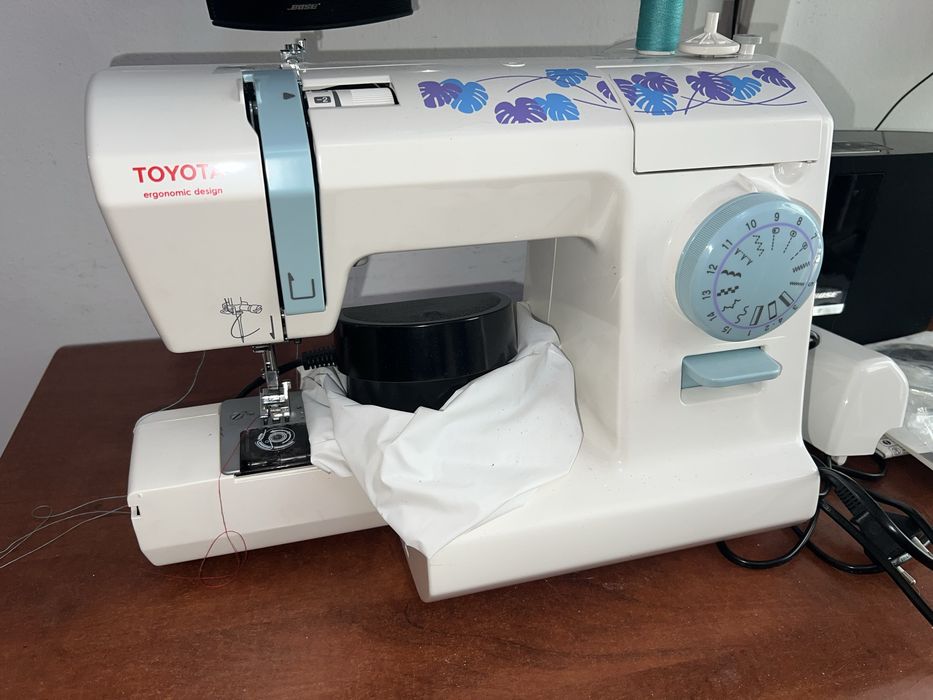 Masina de cusut Toyota eco15b