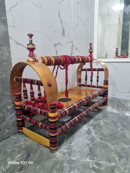 Продам  2  бесика