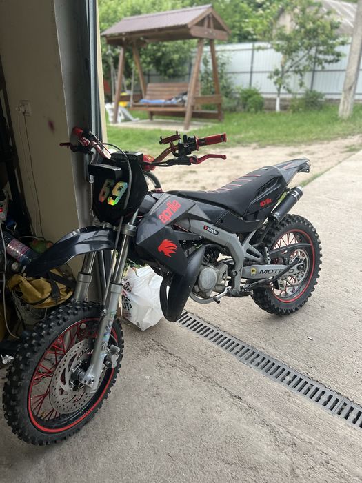 Vând aprilia sx 50