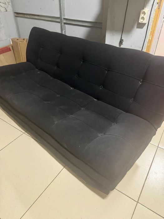 Сатылады шкаф,диван,телевизор.