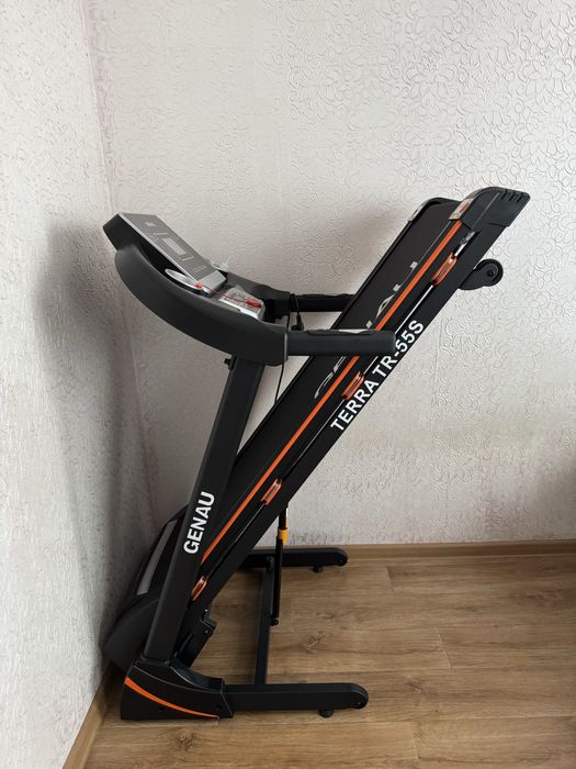 Продам беговую дорожку GENAU