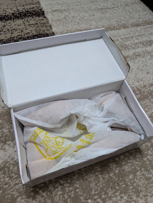 Продам бежевые туфли