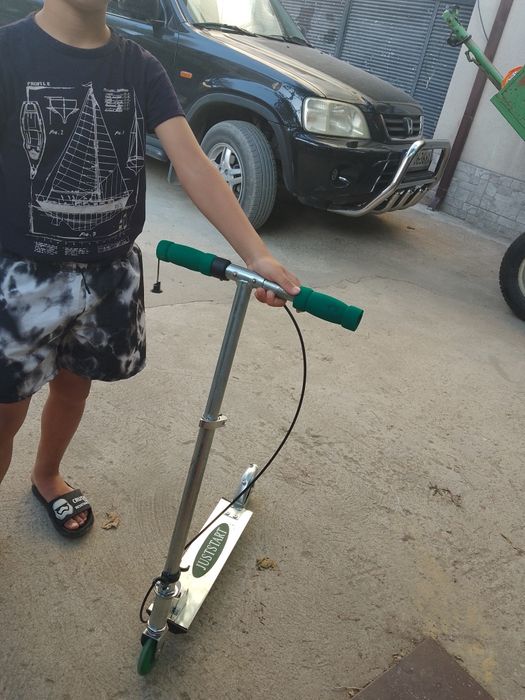 Детска тротинетка скутер