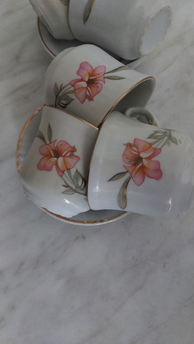 Cești cafea și farfurioare