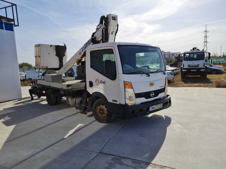 Nacela Nissan Cabstar utilaj functional (motor defect)