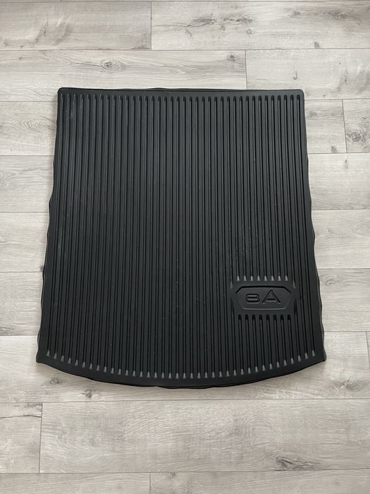 Оригинална гумена постелка за багажник за Audi A8 след 2018г
