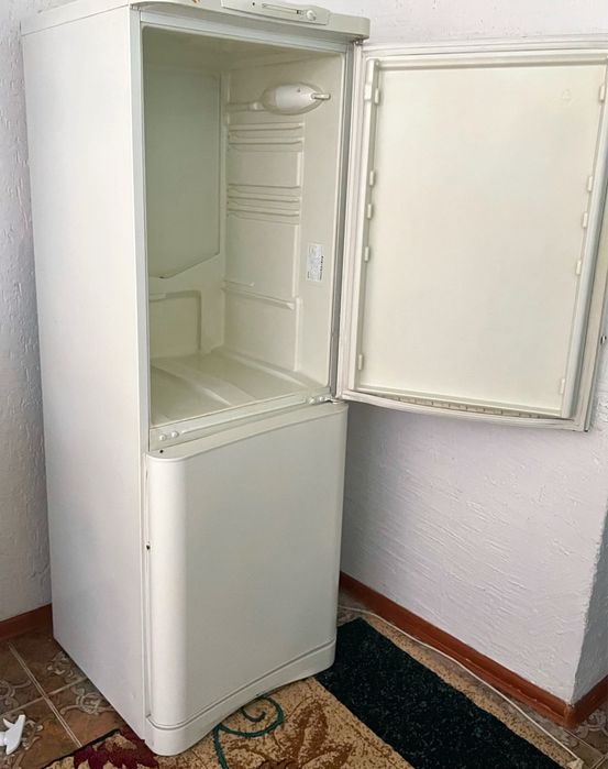 Холодильник Indesit
