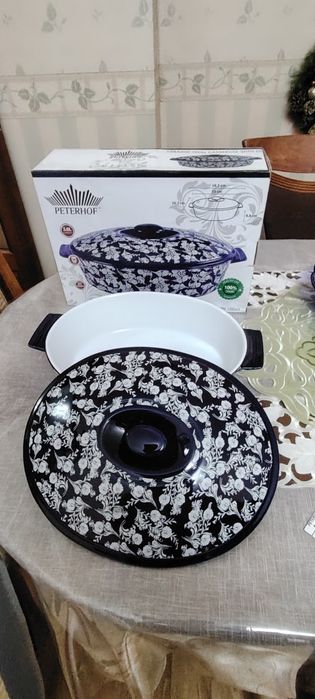 Продам керамическое блюдо с крышкой