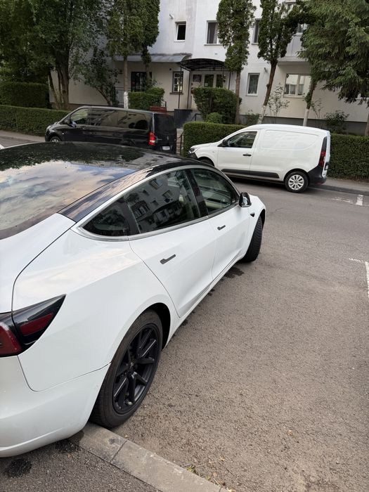 TESLA Model 3 2020 — imagine 5