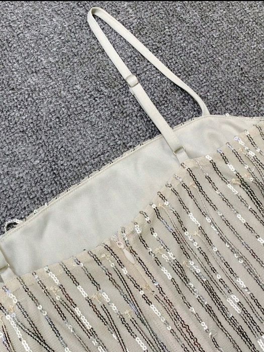 Стилна рокля с пайети – перфектна за повод